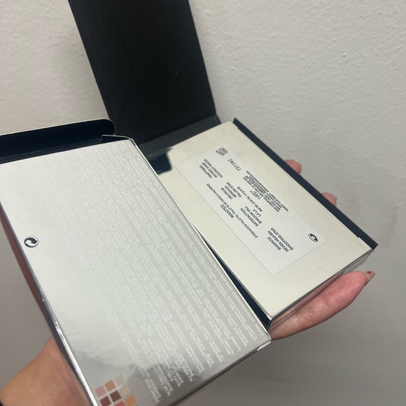 Nars NARSissist WANTED EyeShadow Palette 12 Color New In Box. - Picture 4 of 5